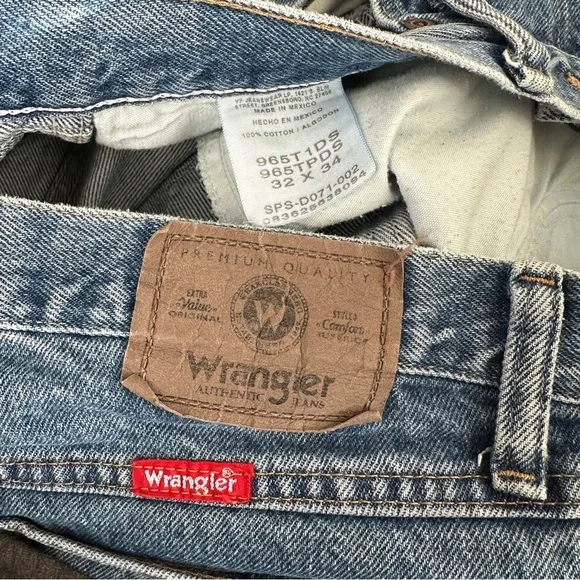 Wrangler 965T1DS Premium Quality Distressed Medium Wash Regular Fit Sz 32x34 - Picture 8 of 9